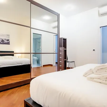 Elegantis San Giovanni Suite - Chic Apartment With Bathtub Near Historic Center, Metro & Tram Nearby-2