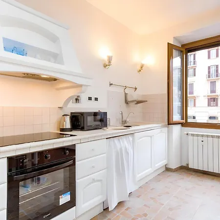 Elegantis San Giovanni Suite - Chic Apartment With Bathtub Near Historic Center, Metro & Tram Nearby-3